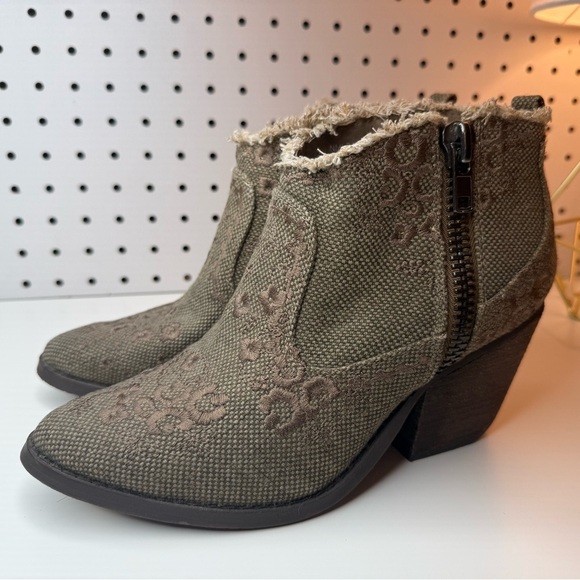 Naughty Monkey Women's Sewn up Ankle Bootie Taupe Embroidered Western Fringe 7M - Picture 9 of 16